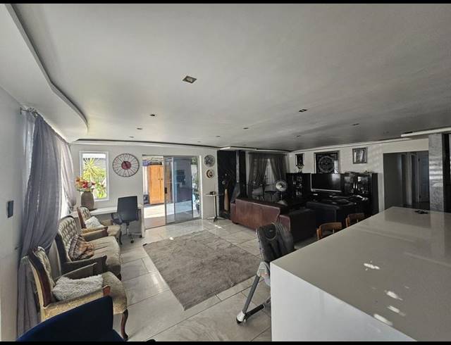 3 BEDROOM HOUSE FOR SALE IN NEWFIELDS